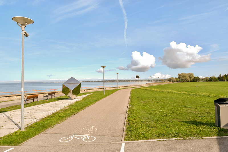 歩道と自転車用道路が分かれている