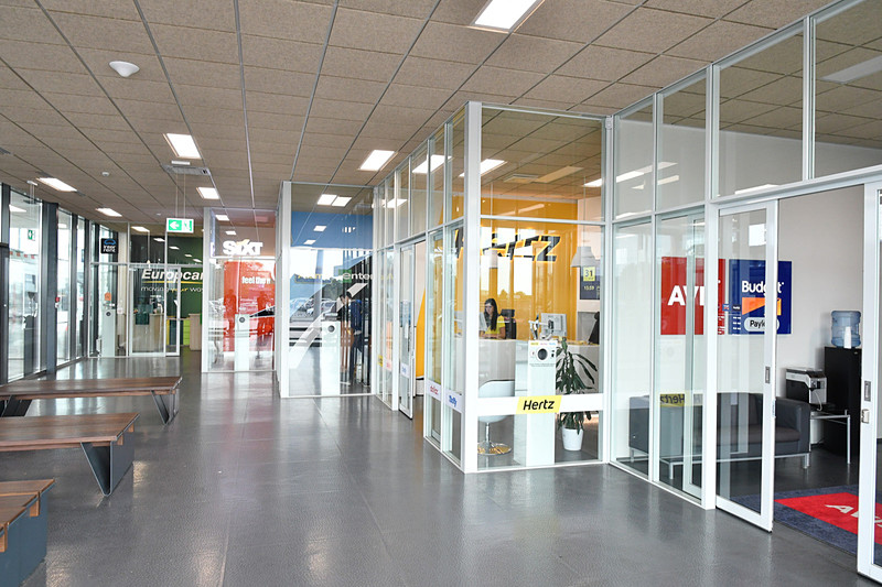 レンタカー各社の受付け