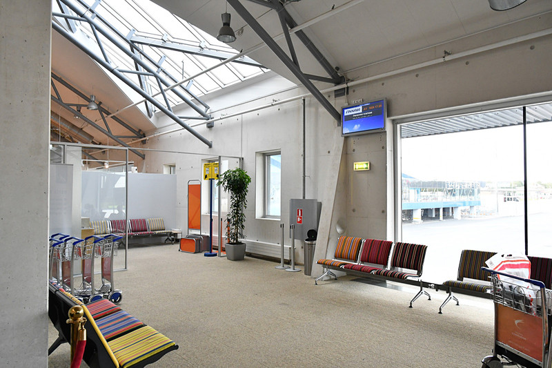 ヘルシンキ行きAY1024便への搭乗待ち