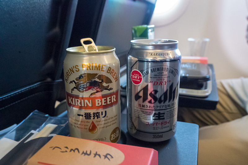 機内食提供時にビールも注文可能（無料）