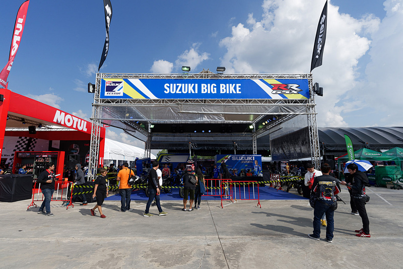 スズキのブース。ビッグバイクを前面に押し出す