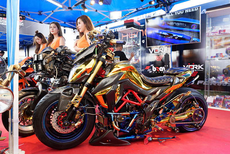 どハデにカスタムされたMSX125（GROMのタイモデル）