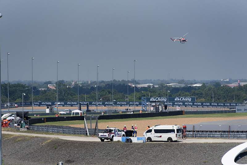 空撮ヘリが何度も旋回している様を見ることができる