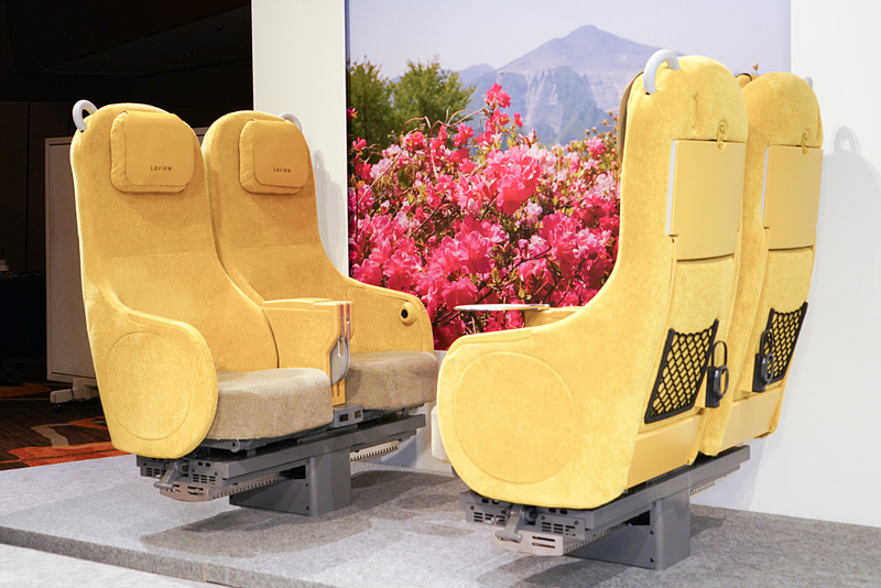 回転式クロスシートを対面（ボックス）にしたところ