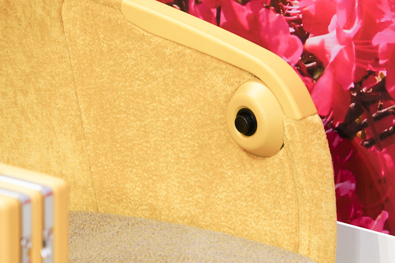 リクライニング用ボタンはシート内側