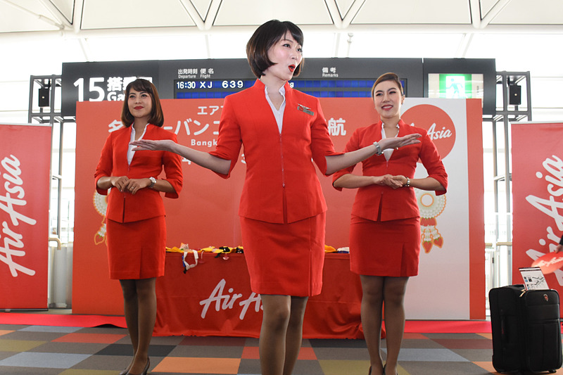 現役CAで結成したダンスチーム