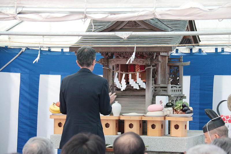 日本航空株式会社 安全推進本部長の権藤氏、国土交通省 成田国際空港長の石井氏、成田国際空港株式会社 次長の原野氏、警備隊長の押井氏、成田国際空港警察署長の小原氏、成田国際空港株式会社 空港運用部門長の飯島氏