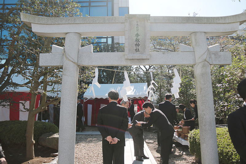 斎行前の様子。日航香取神社はJALエンジン整備工場前にある