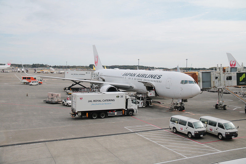 JL941便の使用機材。案内画面を見ると、ハワイアン航空のHA5437便とのコードシェア