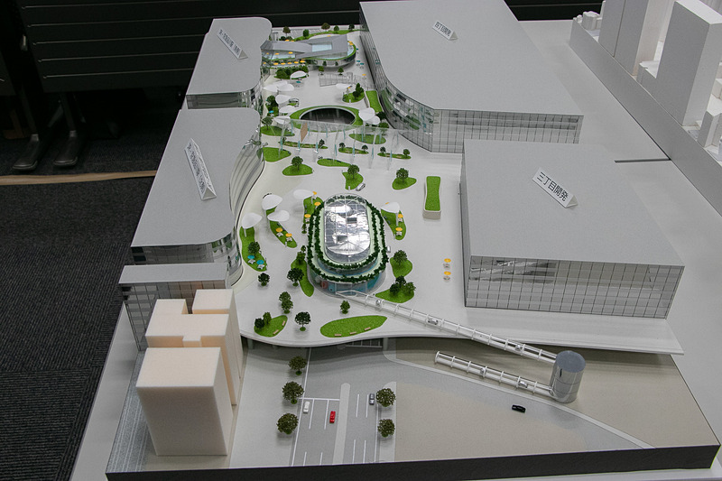 「国道15号・品川駅西口駅前広場整備事業計画」の模型を北側（品川新駅［仮称］・田町駅側）から撮影