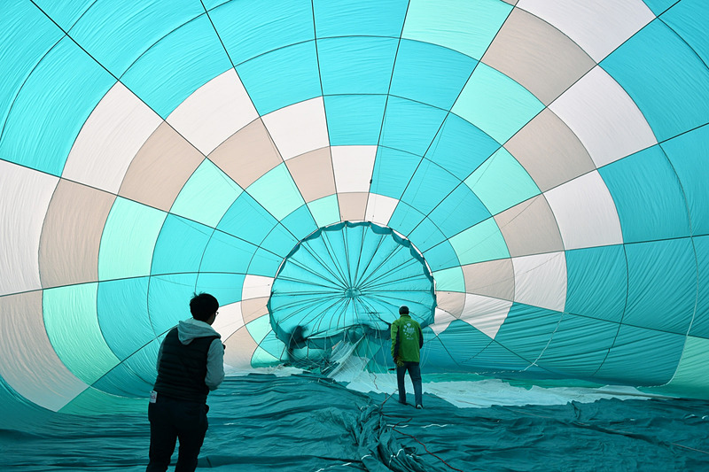 中央に熱気を抜くベントが確認できる