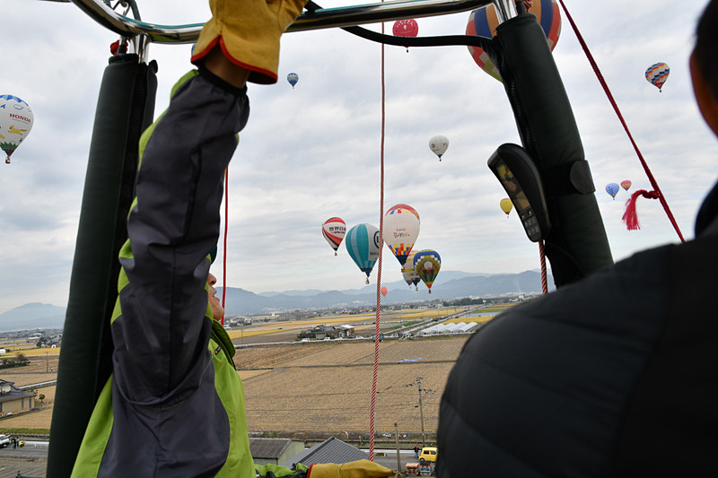 ターゲット付近で位置を微調整。空中で静止しているくらいに感じる