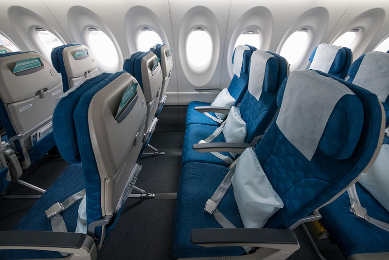 エコノミークラスのシートピッチは32インチ（約81.2cm）