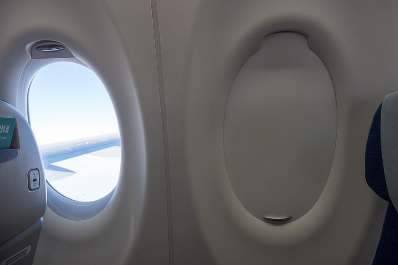 窓も大型機並みの大きさ