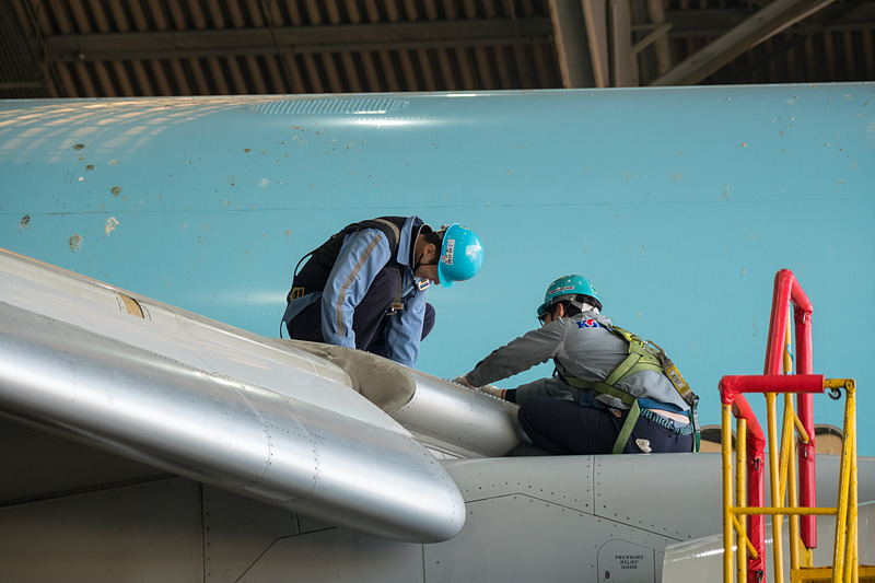 整備中のボーイング 777-200型機
