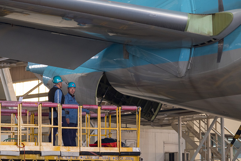 整備中のボーイング 777-200型機
