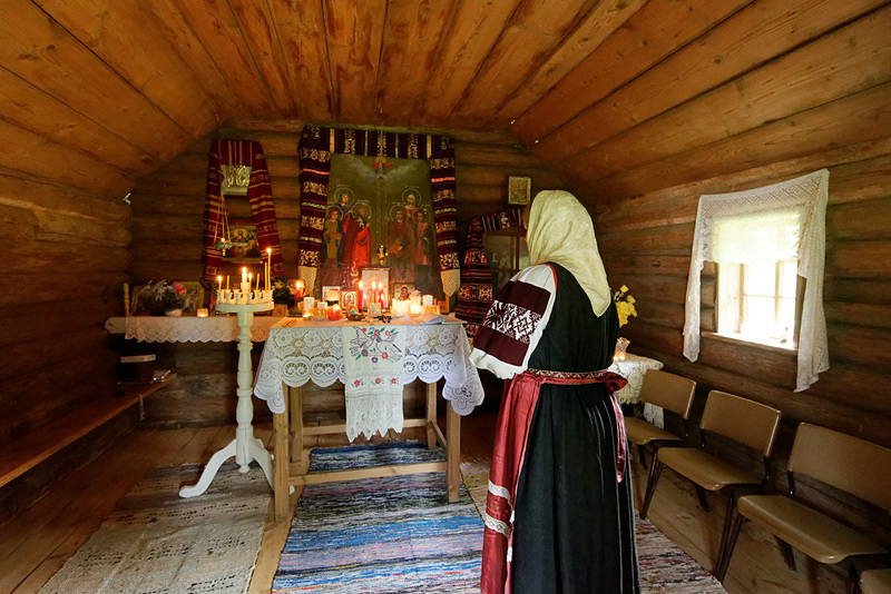 教会の内部。1784年に建立され、2007年にいったん分解して傷んでいたところを修繕し、建て直した