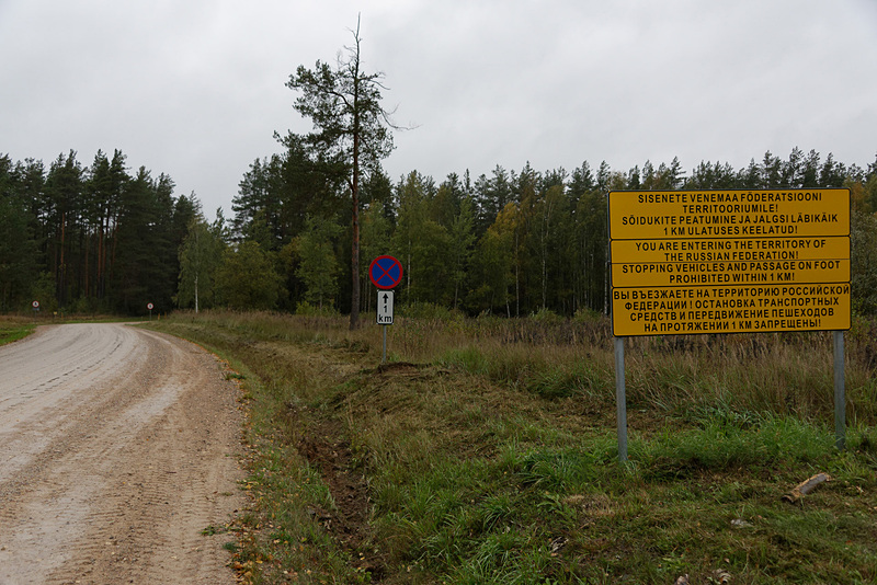 サーツェのブーツの手前1kmからは、車両を停止することも、歩いて移動することもできない