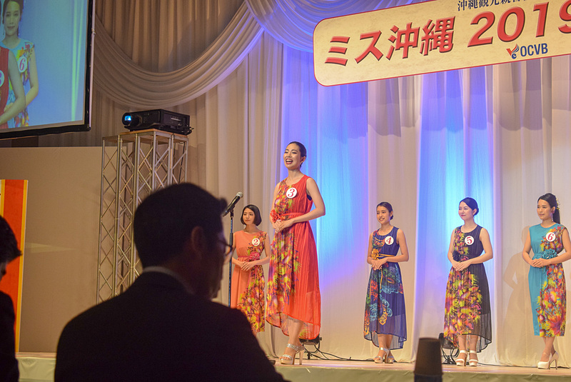エントリーナンバー3番、岸本月乃さん。理系の学問、スポーツ、音楽などさまざまな興味・趣味を持つ自分を「ちゃんぷるー娘」と称した。空手剛柔流2段を有するそうだ