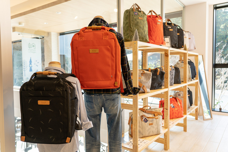 パソコンバッグなどで知られる人気ブランド「GOLLA」のポップアップショップは12月30日までの期間限定とのこと