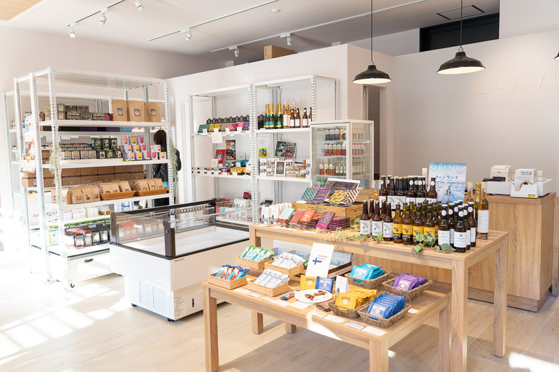 フィンランドのチョコレートや食材を売るお店。北欧パッケージは見ていて飽きません