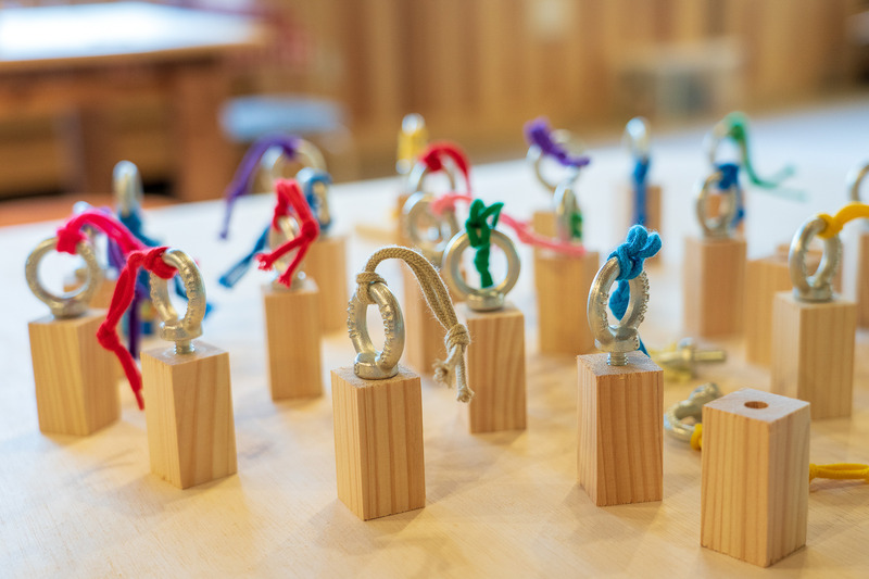 カヌー工房では地元材を使ってバードコール作りも