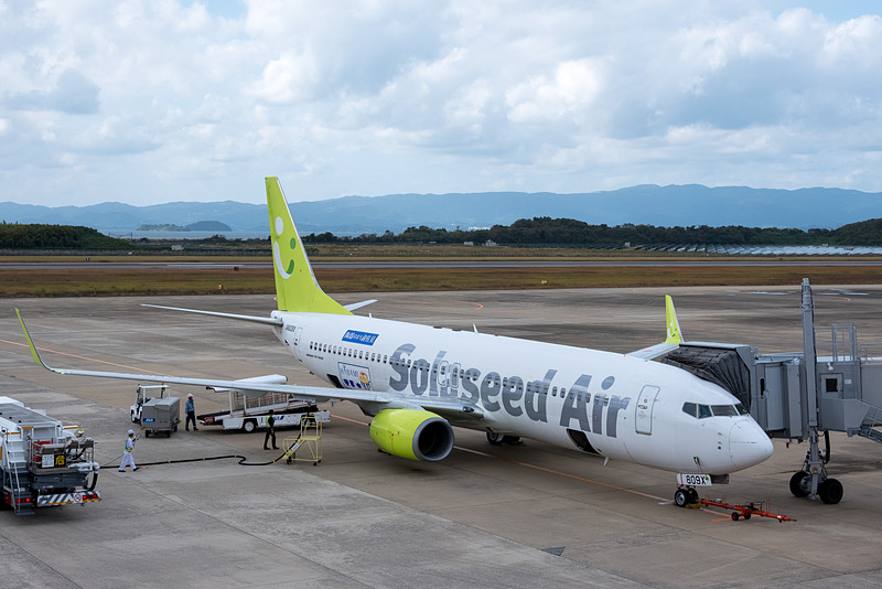 駐機中の「陶器のまちHASAMI号」