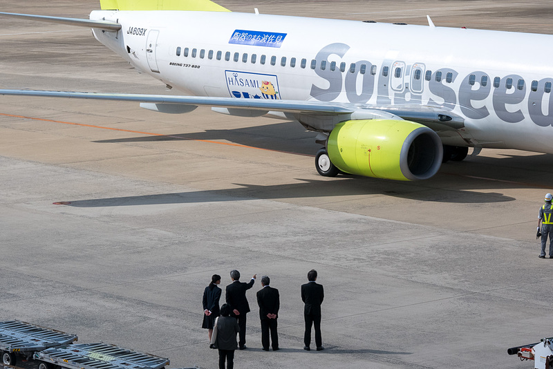 記念品を配り終えた髙橋社長ら関係者も地上へ