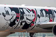 JAL(日本航空) - JAL ミッキーマウス 90周年デザインモデル 1/200 ミッキーマウス スクリーンデビュー90周年記念特別塗装機「JAL