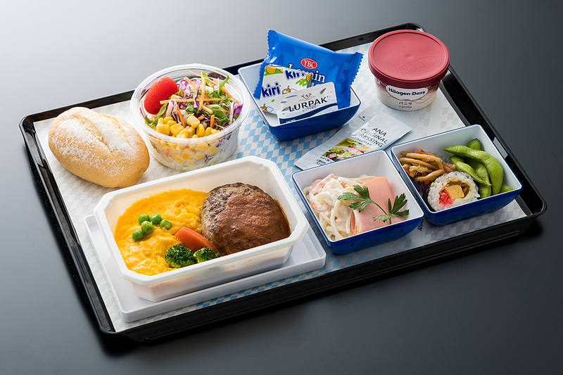 ANAのプレミアムエコノミークラスのサービス例