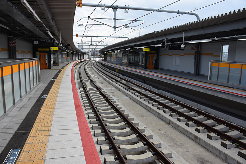 南吹田駅のホーム。ホーム自体は8両編成まで対応できる
