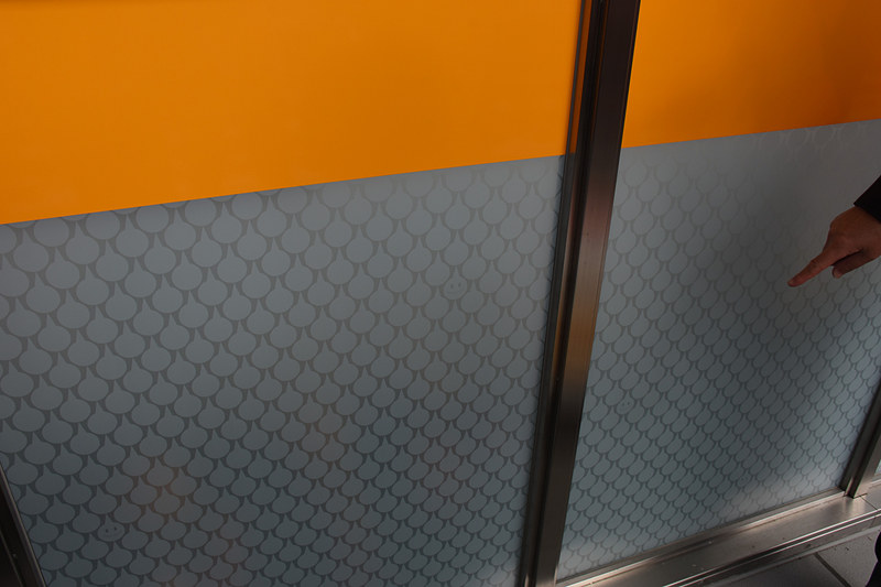 仕切りはよく見るとクワイをデザインしている