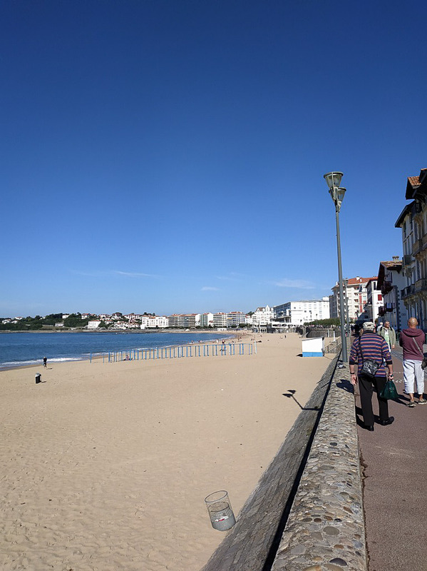 海岸に沿って歩いて行くとポワント・ド・サント＝バルブ（Pointe de Sainte-Barbe）という高台に出ます