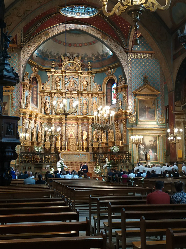 別の日に訪ねたら結婚式の真っ最中でした