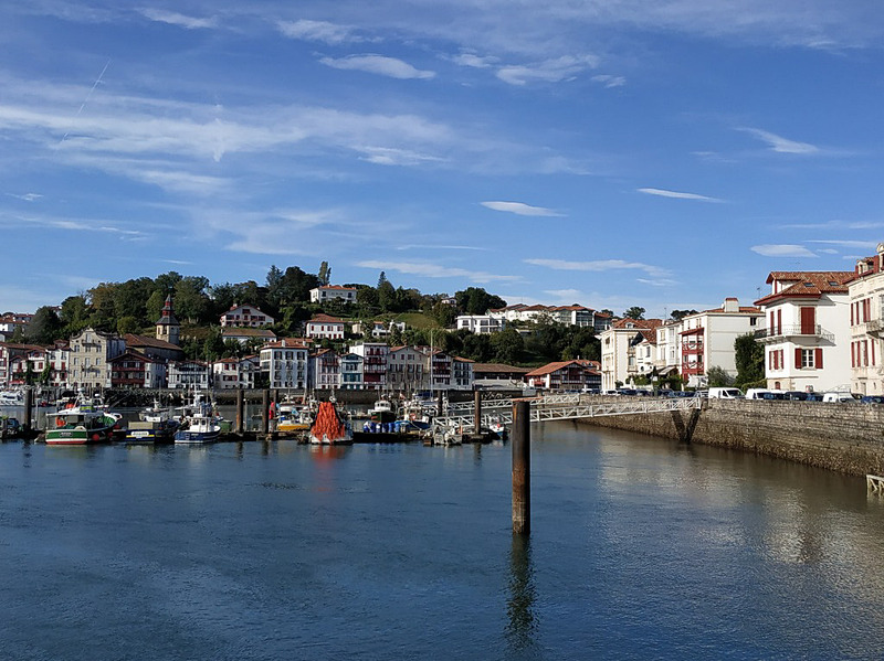 フランス・バスク地方にあるサン＝ジャン＝ド＝リュズ（Saint-Jean-de-Luz）エリアを今回から2回に分けて紹介します