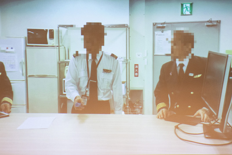 会見では再現ビデオで当日の様子を示した