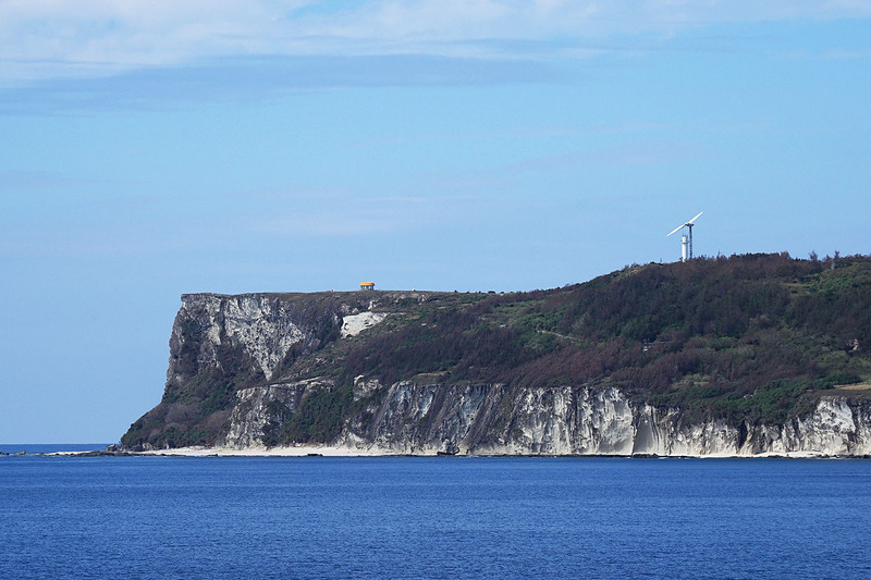 断崖絶壁が特徴の島の左側（西側）