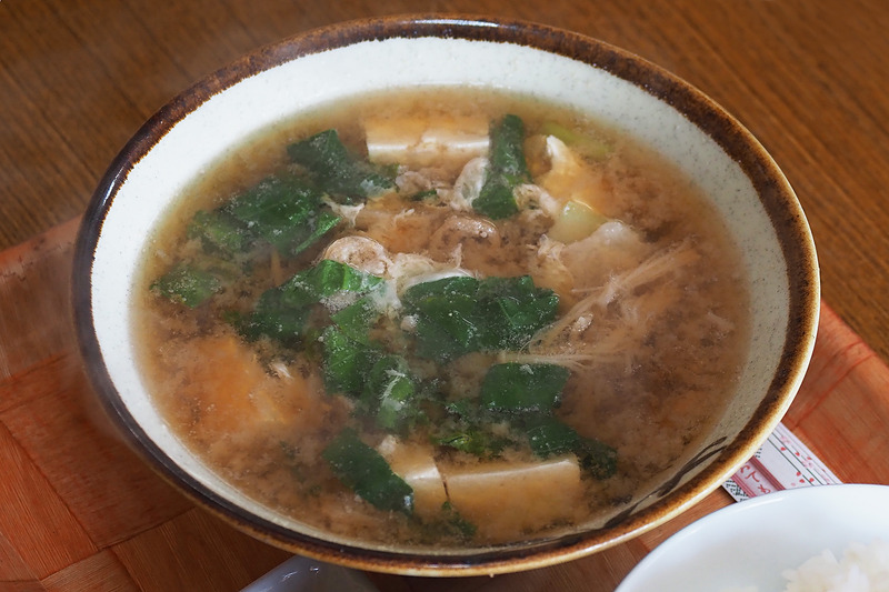 みそ汁はコチラ。具だくさんの単品メニューです