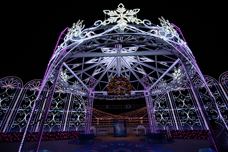 夕刻過ぎにスカイデッキに出ると、幻想的な風景が広がる