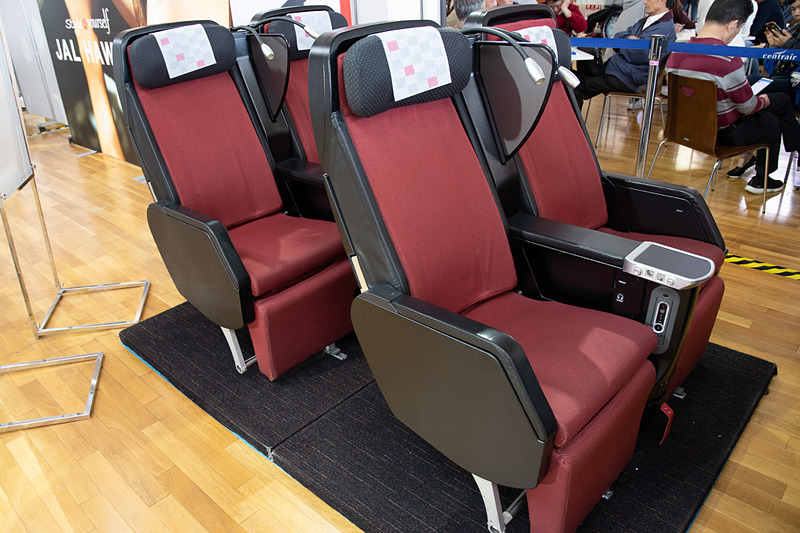 国際線プレミアムエコノミーシート体験コーナー