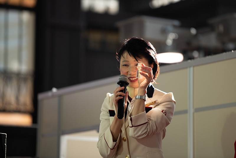 最後にもう一度千社札をさりげなくアピール。もらい忘れのないよう配慮している