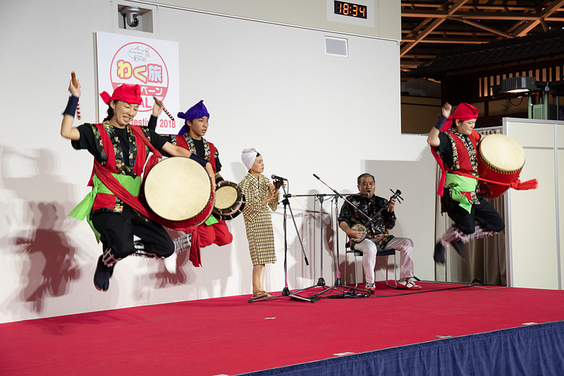 ステージプログラムの最後は沖縄のエイサー。全員で盛り上がることができる