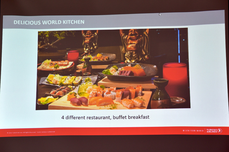 レストランではお寿司などの日本食に舌鼓