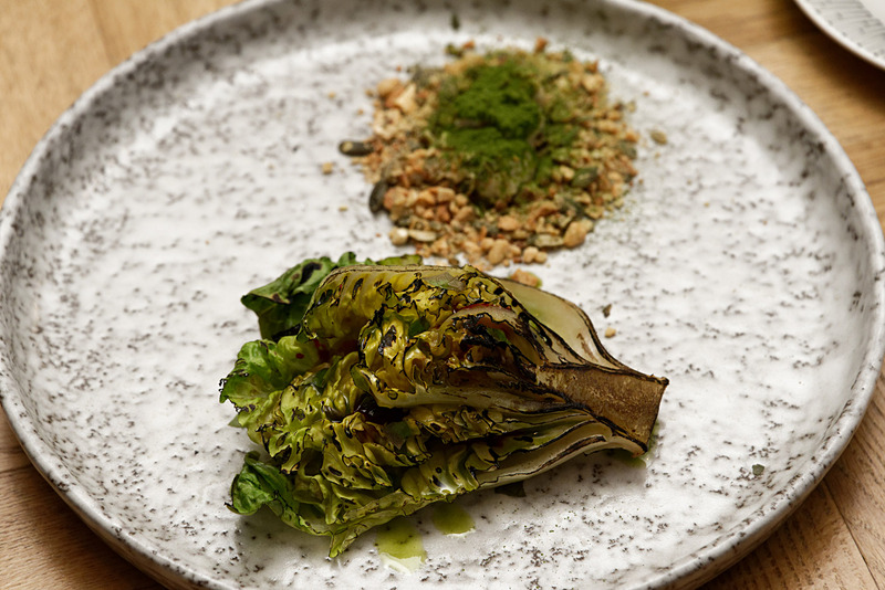 ロメインレタス。創作料理的なメニューが多いようで、ボリュームはやや少なめ