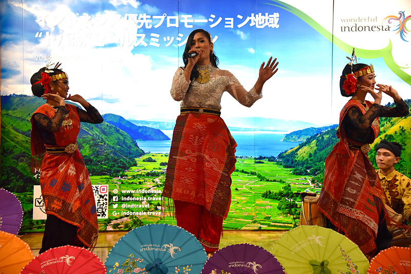 トバエリアの伝統舞踊でセミナーがスタート