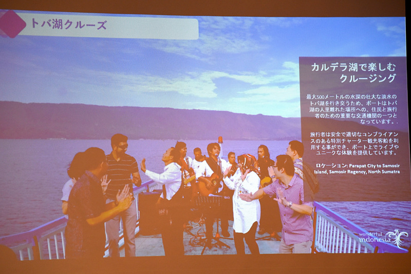 クルージング体験で湖の広さを肌で感じるのもよい