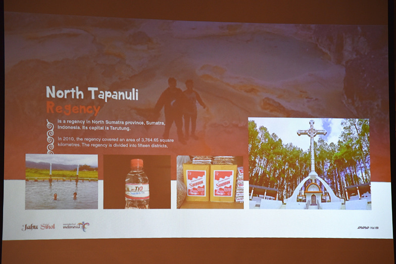 North Tapanuli県は湖から湧く炭酸水と農作物ではピーナッツが特産