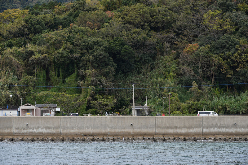 玄界島へ向かう途中、福岡県西区の唐泊漁港前に停泊し位置確認