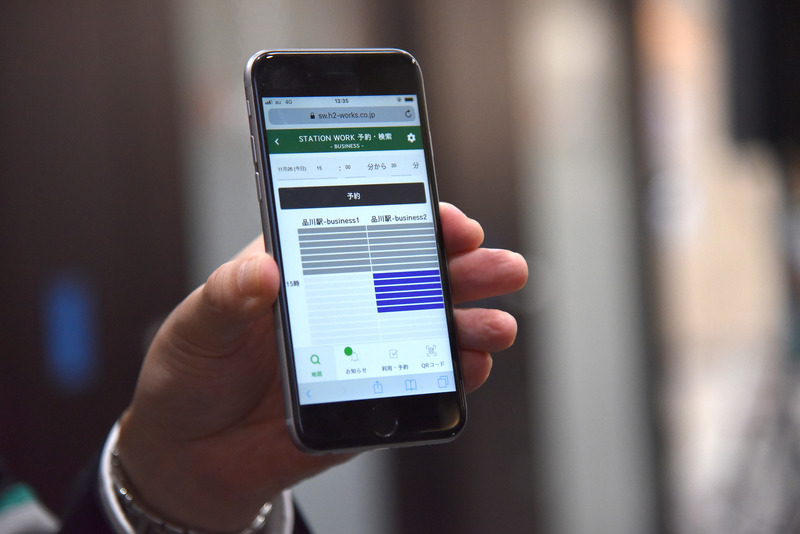 1か月先までの利用可能な時間が表示されるので選択