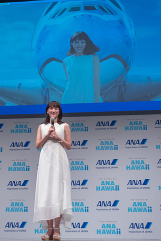 ANAのエアバス A380型機と新サービスを綾瀬はるかさんが疑似体験